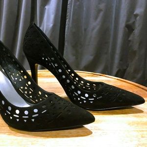 Gorgeous black velvet BCBG pumps